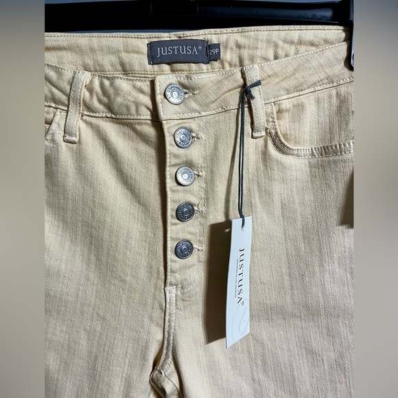 Just USA
Lola Button Up Skinny Jean Capris
Yellow - 29P - Picture 3 of 7